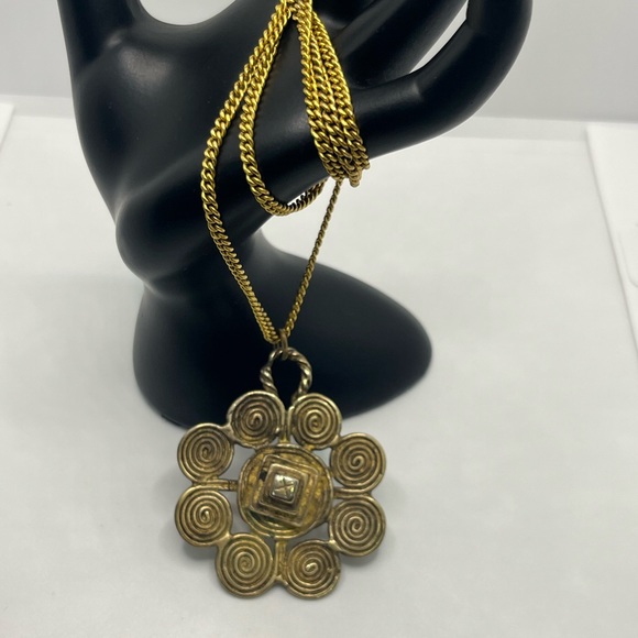 MMA Metropolitan Museum Art Gold tone Swirl Pendant Round Statement necklace - Picture 4 of 14